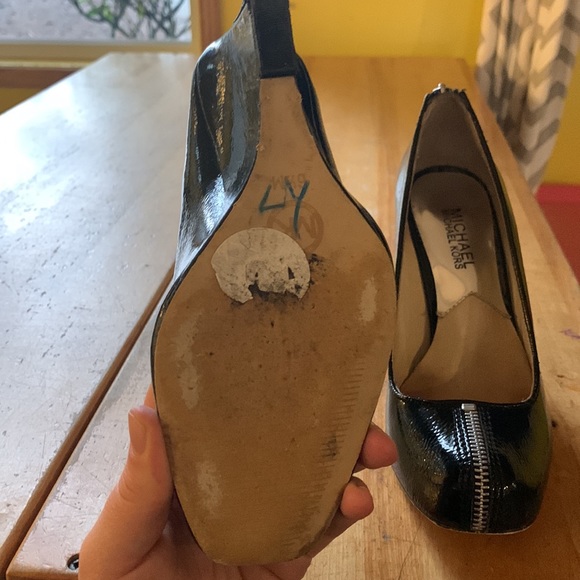 Michael Kors wedge shoes 6 1/2 worn a few times excellent condition - Picture 2 of 3